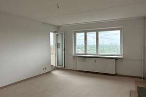 3-Zimmer-Wohnung mit Loggia und Weitblick über Berlin – Fahrstuhl, 2 Stellplätze, Renovierungsobjekt – Die vollständige Adresse der Immobilie erhältst du vom Anbieter., 12349 Buckow, Berlin – Vorschaubild 5