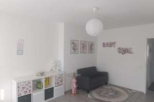 Helle 3 Zimmerwohnung mit schöner Einbauküche und Balkon - WG möglich