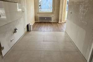 +++ SCHÖNE 4-ZIMMERWOHNUNG IN KELKHEIM-MITTE - MIT BALKON +++ – Berliner Ring 13, 65779 Kelkheim (Taunus) – Vorschaubild 2