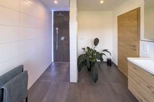 Neuwertiges A+ Effizienzhaus mit Einliegerwohnung, PV-Anlage und Smart Home in Nittenau (Stefling) – Die vollständige Adresse der Immobilie erhältst du vom Anbieter., 93149 Nittenau – Vorschaubild 19