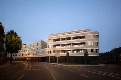 Exklusive 4-Zimmer-Wohnung mit gehobener Innenausstattung und Balkon in Grevenbroich