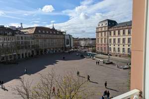 Wohnen am Puls der Stadt: Großzügige 3-Zimmer-Wohnung direkt am Marktplatz – Marktplatz 11, 64283 Mitte, Darmstadt – Vorschaubild 1