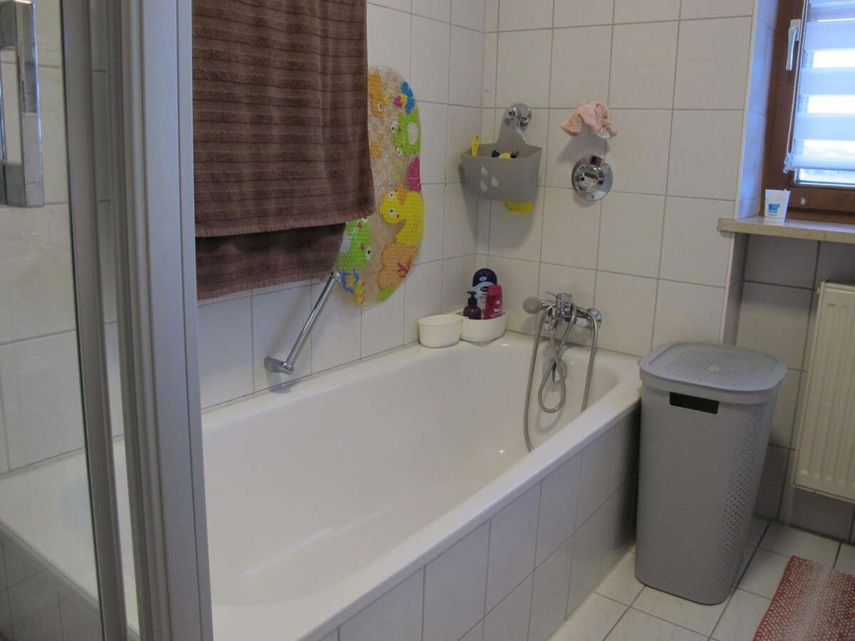 Immobilie in Mehring - Schön geschnittene 3-Zi ETW, 1. OG m. Balkon, Gartennutzung u. TG Stellplatz,  frei ab Mai/Juni 2026 - Bild 4