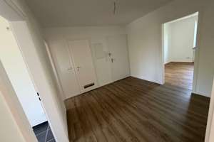 Großzügige 3-Zimmer-Wohnung, 2 Balkonen und Stellplatz – Die vollständige Adresse der Immobilie erhältst du vom Anbieter., 86156 Kriegshaber, Augsburg – Vorschaubild 2