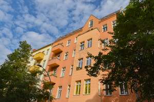 RUHIGE ALTBAUWOHNUNG IM BELIEBTEN SIMON-DACH-KIEZ | IM GARTENHAUS 4.OG OHNE AUFZUG |PROVISIONSFREI | – Libauer Str. 6, 10245 Friedrichshain, Berlin – Vorschaubild 10