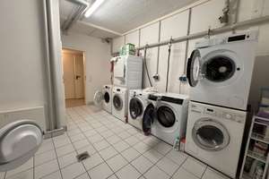 Neuwertige + sonnige 2 Zi., Lift, gr. SW- Balkon, EBK, barrierefrei, TG Einzelstellplatz – Hochriesstrasse 8, 81671 Berg am Laim Ost, München – Vorschaubild 14