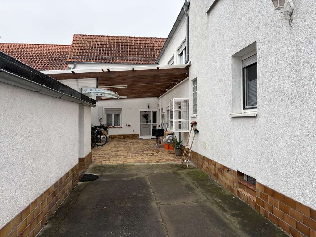 Immobilie in Haßloch - Brunnengasse: Vorderhaus vermietet, Hinterhaus mit Wohnrecht – Kapitalanlage mit großem Garten - Bild 1