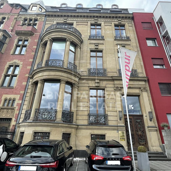 Extravagante Büroflächen mit Rheinblick 