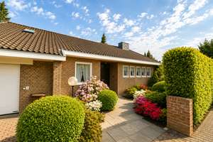 Exklusiver villenartiger Bungalow mit privater Wellnessoase und Künstler-Unikat in Krefeld-Verberg – Die vollständige Adresse der Immobilie erhältst du vom Anbieter., 47802 Verberg, Krefeld – Vorschaubild 3