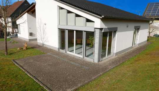 Bild von Modernes Haus mit großem Grundstück in idyllisch ländlicher Lage!