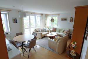 PROVISIONSFREI: Barrierearme 2-Zimmer-Wohnung im 2. OG mit Aufzug, Parkett, EBK & Alb-Blick