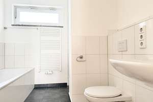 Sonnenverwöhnte Erdgeschosswohnung mit Terrasse, moderner Einbauküche & Tageslichtbad – Berliner Allee 8D, 64295 Darmstadt-West, Darmstadt – Vorschaubild 9
