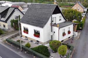 gepflegtes Einfamilienhaus mit zusätzl. Wohn- oder Bürofläche im Nebengelass sucht neue Eigentümer – Die vollständige Adresse der Immobilie erhältst du vom Anbieter., 1987 Schwarzheide – Vorschaubild 3