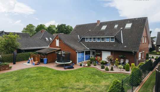 Bild von Platz für zwei Familien! 303 m² Wfl. 2 Wohneinheiten, großes Grundstück – seltenes Angebot in Garrel