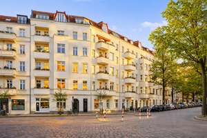 NUR 5.620,-€ pro QM - EXKLUSIVE 2 ZI.- STUCKWOHNUNG mit Terrasse - nur 150M zum Lietzensee