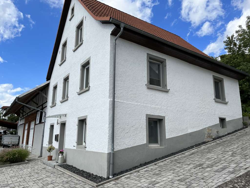 Immobilie in Krautheim - Großes Einfamilienhaus mit zwei Scheunen/Garagen und viel Platz – sofort bezugsfrei! - Bild 1