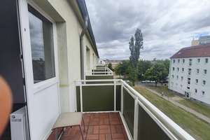 Drei Zimmer*Balkon*Modernes Badezimmer und Einbauküche – Albert-Keller-Straße 6, 6217 Merseburg – Vorschaubild 3
