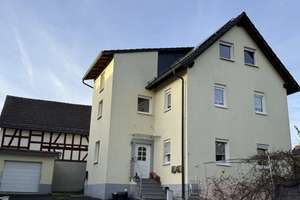 Modernisiertes EFH mit Einliegerwohnung & PV | frei 225 m2 – Zur Hoor 7, 35075 Gladenbach – Vorschaubild 1
