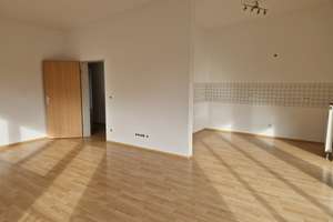 Schöne, frisch renovierte 3-Raum-DG-Wohnung mit Balkon und Garagenstellplatz in Mönchengladbach – Neersbroicher Straße 173, 41066 Flughafen, Mönchengladbach – Vorschaubild 6