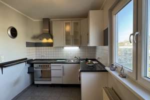 Attraktive 2-Zimmer-Dachgeschosswohnung mit Balkon, Stellplatz und neuer Einbauküche in Huckingen – Biegerfelder Weg 39, 47259 Huckingen, Duisburg – Vorschaubild 4