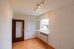 Neue Chance: Freistehendes OKAL-Haus mit Einliegerwohnung und großem Grundstück – Die vollständige Adresse der Immobilie erhältst du vom Anbieter., 75180 Büchenbronn, Pforzheim – Vorschaubild 5