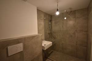 ERSTBEZUG nach Sanierung! Zentrale 2-Zi-Whg mit Balkon – 40210 Stadtmitte, Düsseldorf – Vorschaubild 4