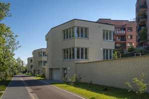 Wohnen an der Saale - Stadtvilla mit viel Komfort, Terrasse und Garten, Garage – Zum Böllberger Ufer 10, 6128 Halle (Saale) – Vorschaubild 2