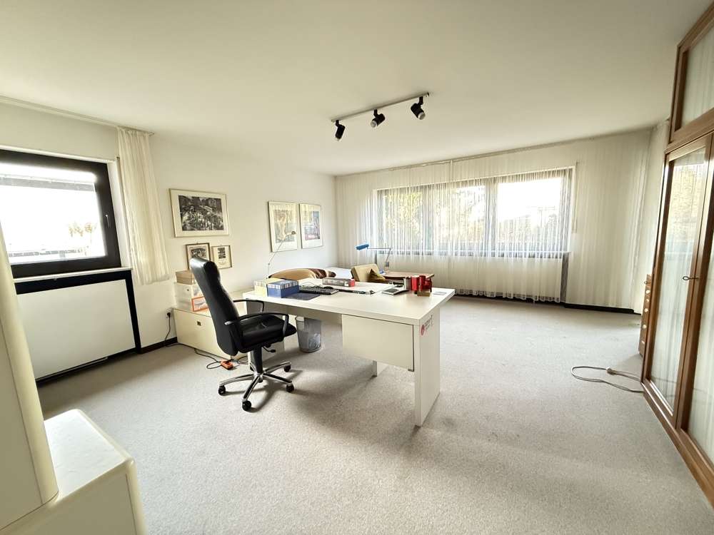 Immobilie in Ehlscheid - Großzügiges Einfamilienhaus auf gepflegtem Grundstück in der Nähe von Rengsdorf - Bild 3