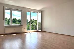 Ihr neues Zuhause: Renoviert, mit Balkon und neuer Einbauküche