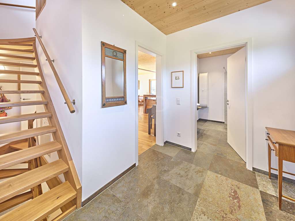 Immobilie in Breitbrunn am Chiemsee - Modernes und energieeffizientes Einfamilienhaus - dem See ganz nah - Bild 1