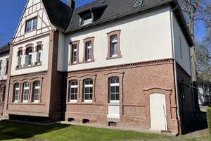 2 Zimmer in ruhiger Lage -Wir übernehmen das Renovieren für Sie ! -