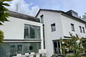 Architekten-Doppelhaushälfte mit Pool in Toplage Regensburg- West- kernsaniert