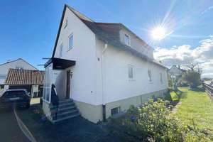 Ein- bis Zweifamilienhaus
mit Garage und Werkstatt
in Neu-Ulm/Reutti – Die vollständige Adresse der Immobilie erhältst du vom Anbieter., 89233 Neu-Ulm – Vorschaubild 3