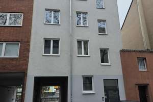 Gepflegtes 5 Familienhaus mit 17 Garagen in Köln-Kalk zu verkaufen