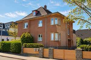 Traumhafte Villa mit privatem Pool, wunderschönem Garten und sonnigem Eckgrundstück Dresden-Weixdorf – Die vollständige Adresse der Immobilie erhältst du vom Anbieter., 1108 Weixdorf, Dresden – Vorschaubild 18