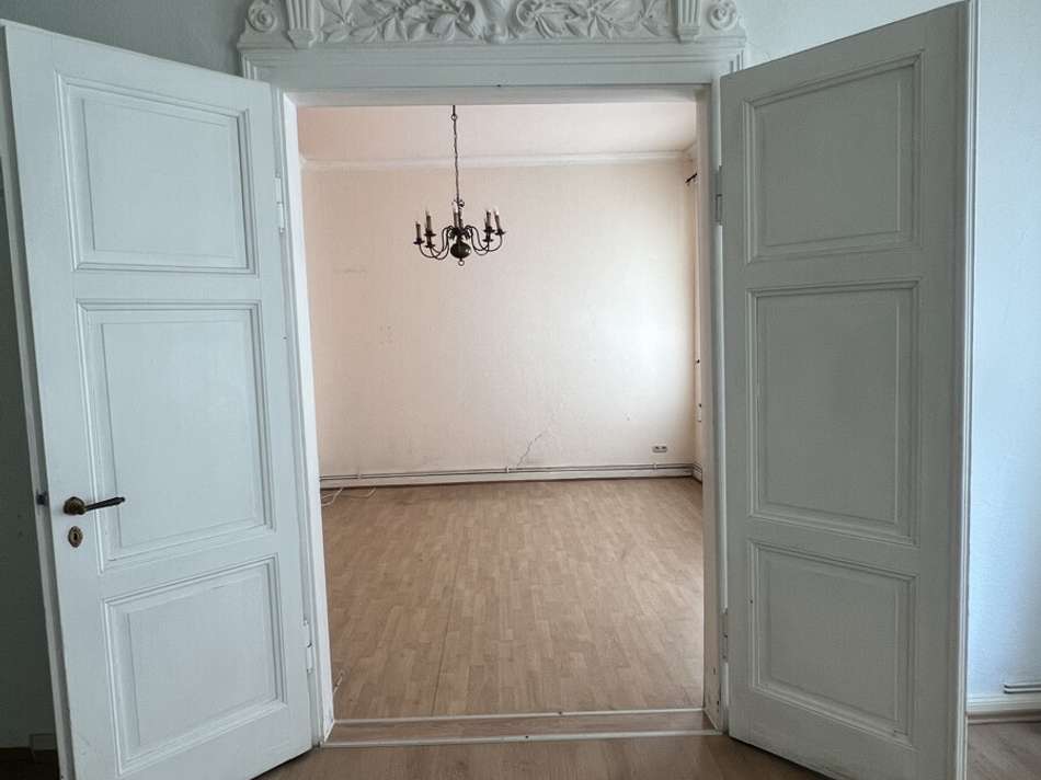 Flügeltür ins Zimmer 2