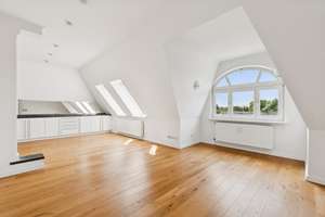 Stilvolle Dachgeschosswohnung in bester Eimsbütteler Lage – Die vollständige Adresse der Immobilie erhältst du vom Anbieter., 20259 Eimsbüttel (Ortsteil), Hamburg – Vorschaubild 2