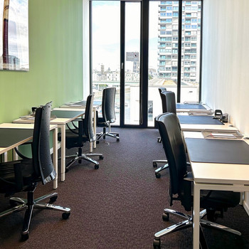 Privater Büroraum für 5 Person in Regus Kranhaus 1
