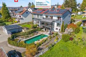 Exklusiv Wohnen - in ruhiger Lage mit Naturpool 
modernes, großes Haus mit Einliegerwohnung  – Die vollständige Adresse der Immobilie erhältst du vom Anbieter., 88662 Überlingen – Vorschaubild 1