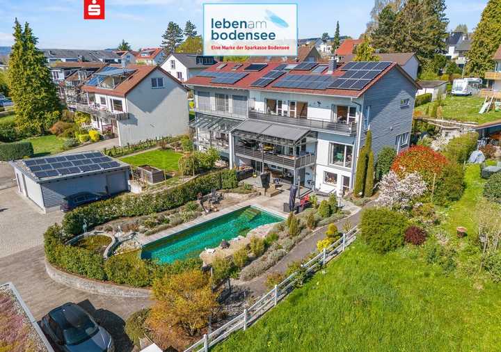 Exklusiv Wohnen - in ruhiger Lage mit Naturpool 
modernes, großes Haus mit Einliegerwohnung 