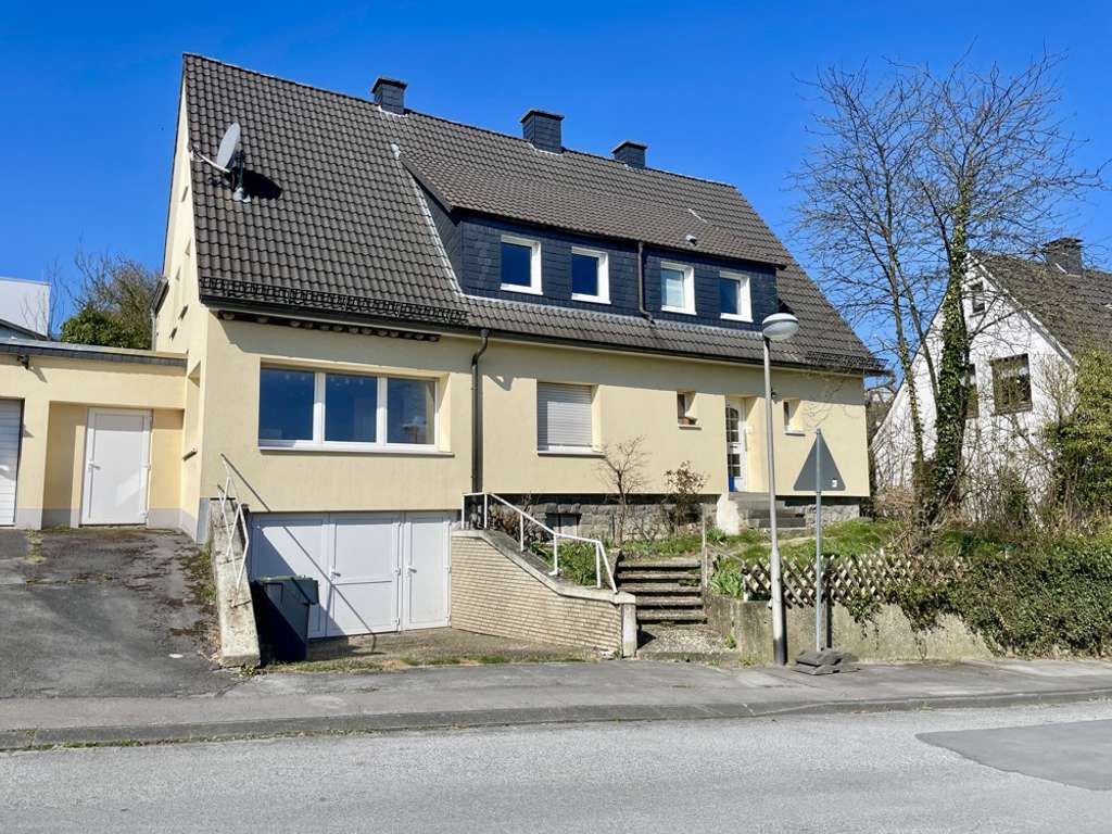 Sanierungsbedürftiges Zweifamilienhaus mit Potenzial in Alt-Arnsberg
