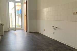 Familien aufgepasst! 4 Zimmer mit 114 m² , Balkon und Erker ab SOFORT – Franz-Mehring-Straße 9, 9112 Kaßberg, Chemnitz – Vorschaubild 2