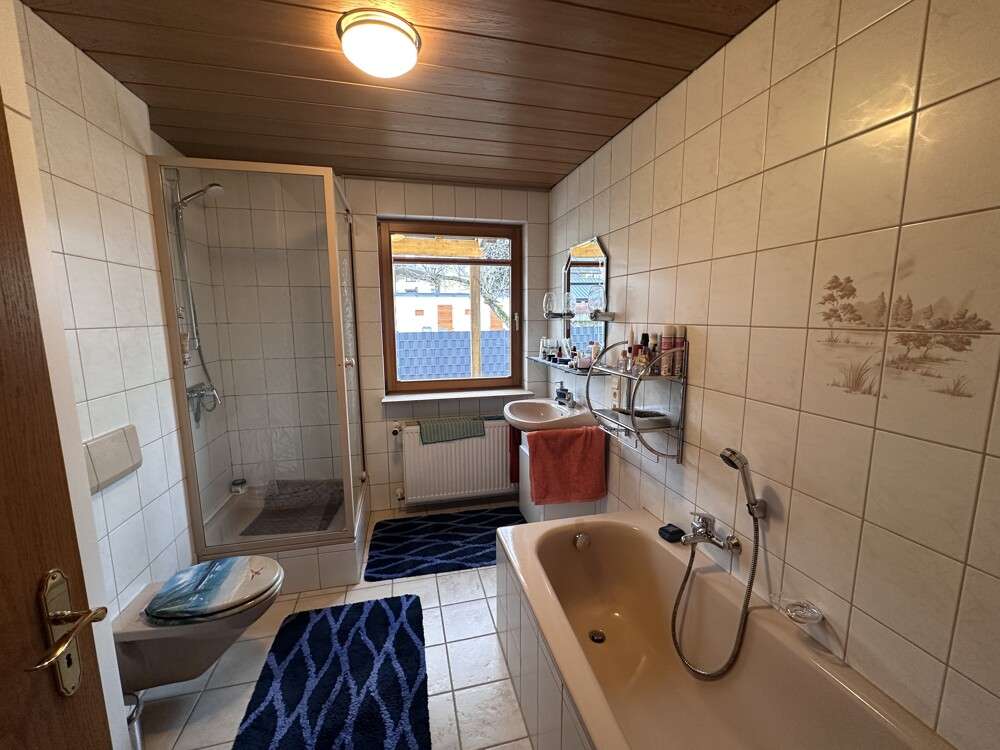 Immobilie in Miltenberg - Hell, großzügig, familienfreundlich: Einfamilienhaus mit großem Garten und zwei Garagen - Bild 3