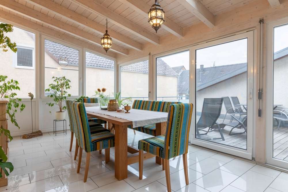 Immobilie in Hüfingen - Ehem. und teilsaniertes Bauernhaus im Dorfkern von Fürstenberg mit großem Ökonomieteil und Garagen - Bild 2