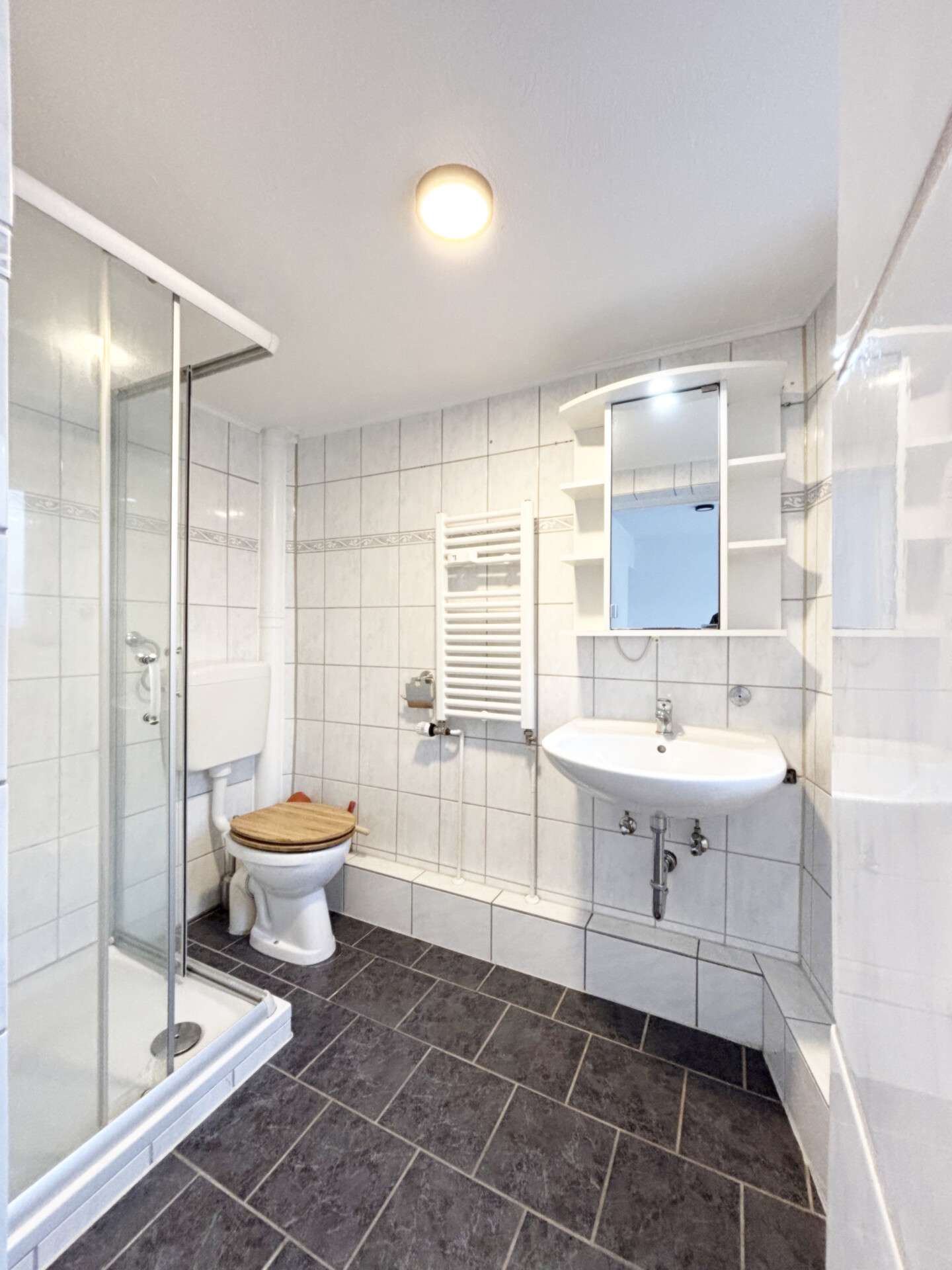 Immobilie in Bad Dürkheim - 2–3 Familienhaus in zentrumsnaher Lage von Bad Dürkheim – ca. 5,0 % Rendite - Bild 0