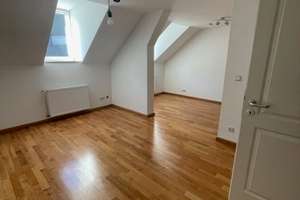 Gepflegte 3,5 Zimmer Dachgeschosswohnung, WG-geeignet, EBK, Balkon – Neugasse 5, 65185 Mitte, Wiesbaden – Vorschaubild 5