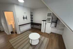 Moderne möblierte Dachgeschosswohnung in D-Lohausen – Düsseldorf – Vorschaubild 1