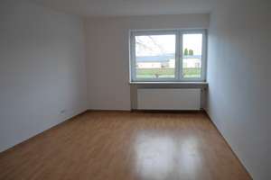 MZ-Kastel: Helle 2-Zimmer-Wohnung; modernes Wannenbad; Laminatboden; kleiner Balkon; Garage möglich – Die vollständige Adresse der Immobilie erhältst du vom Anbieter., 55252 Mainz-Kastel, Wiesbaden – Vorschaubild 4