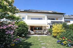 Sonniges Reihenhaus in absolut ruhiger Lage in Puchheim, 5 Zimmer+Bad+2 WCs+Südbalkon+Südgarten – Die vollständige Adresse der Immobilie erhältst du vom Anbieter., 82178 Puchheim – Vorschaubild 1