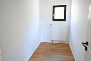 Wohnen mit Garten, Weitblick und Ruhe: Renoviertes Einfamilienhaus in Oberdürrbach – Die vollständige Adresse der Immobilie erhältst du vom Anbieter., 97080 Dürrbachtal, Würzburg – Vorschaubild 16